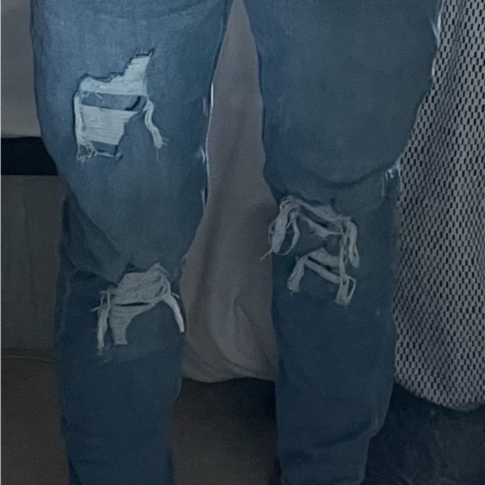 Abercrombie Kids ripped light blue jeans - Picture 4 of 4